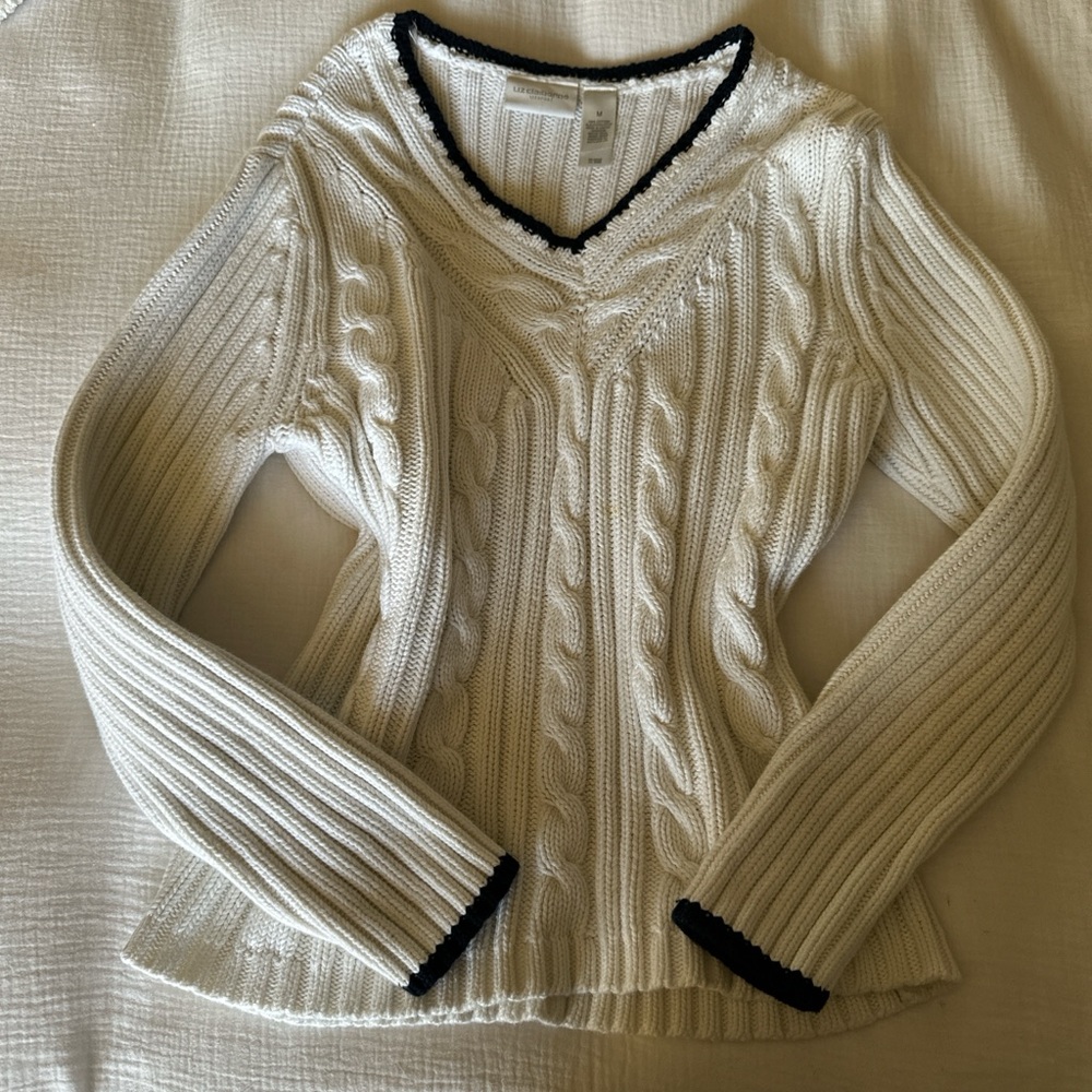 Liz Claiborne White V-Neck Cable Knit Sweater
